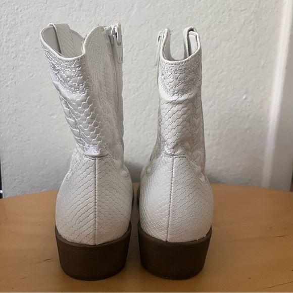 Cowboy Boots Coconuts by Matisse Pistol Western White Booties Women’s 6.5 - Picture 3 of 13